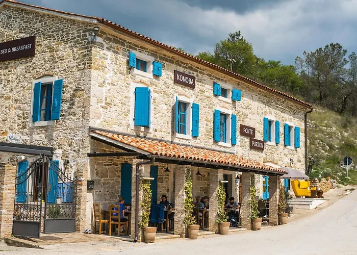 Ponte Porton Dining & Lodging