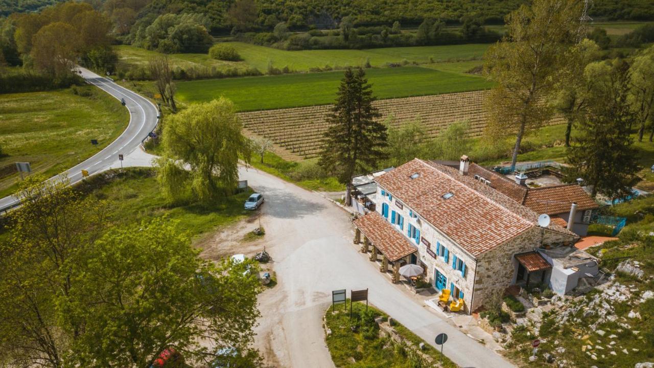 Ponte Porton Dining & *